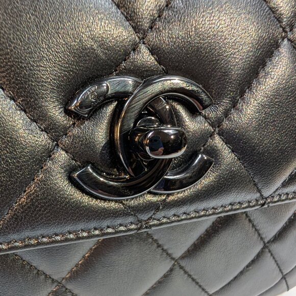 Chanel So Black Quilted Mini Trendy Top Handle Flap Bag - Picture 4 of 16